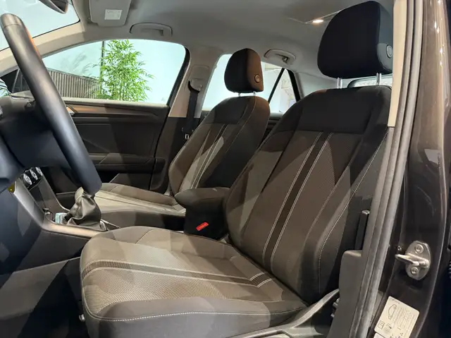 Volkswagen T-Roc view 8