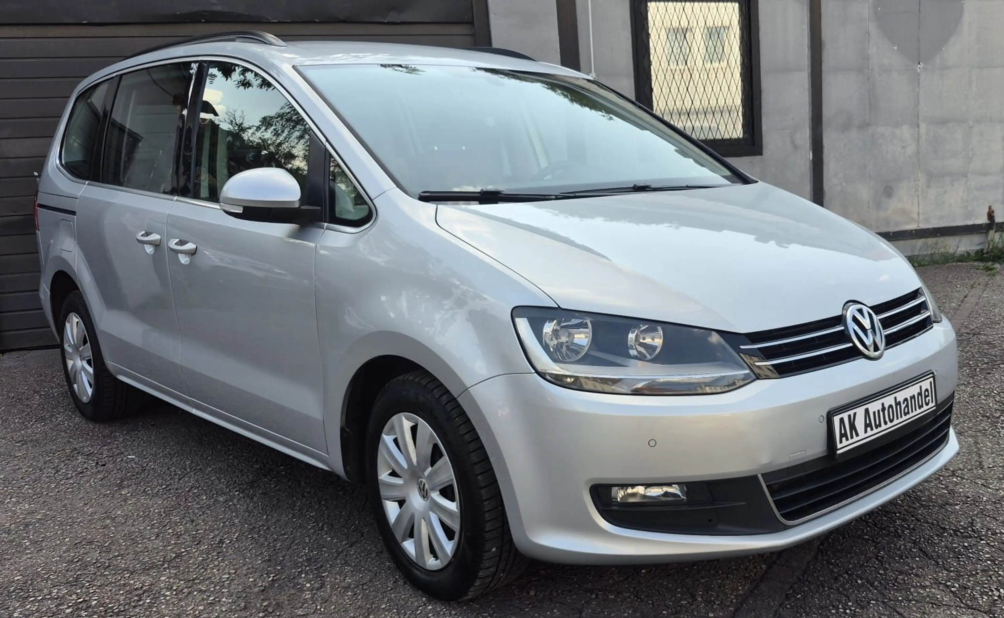 Volkswagen Sharan Comfortline BMT Aut 7 Sitz Temp Navi PDC — photo 3