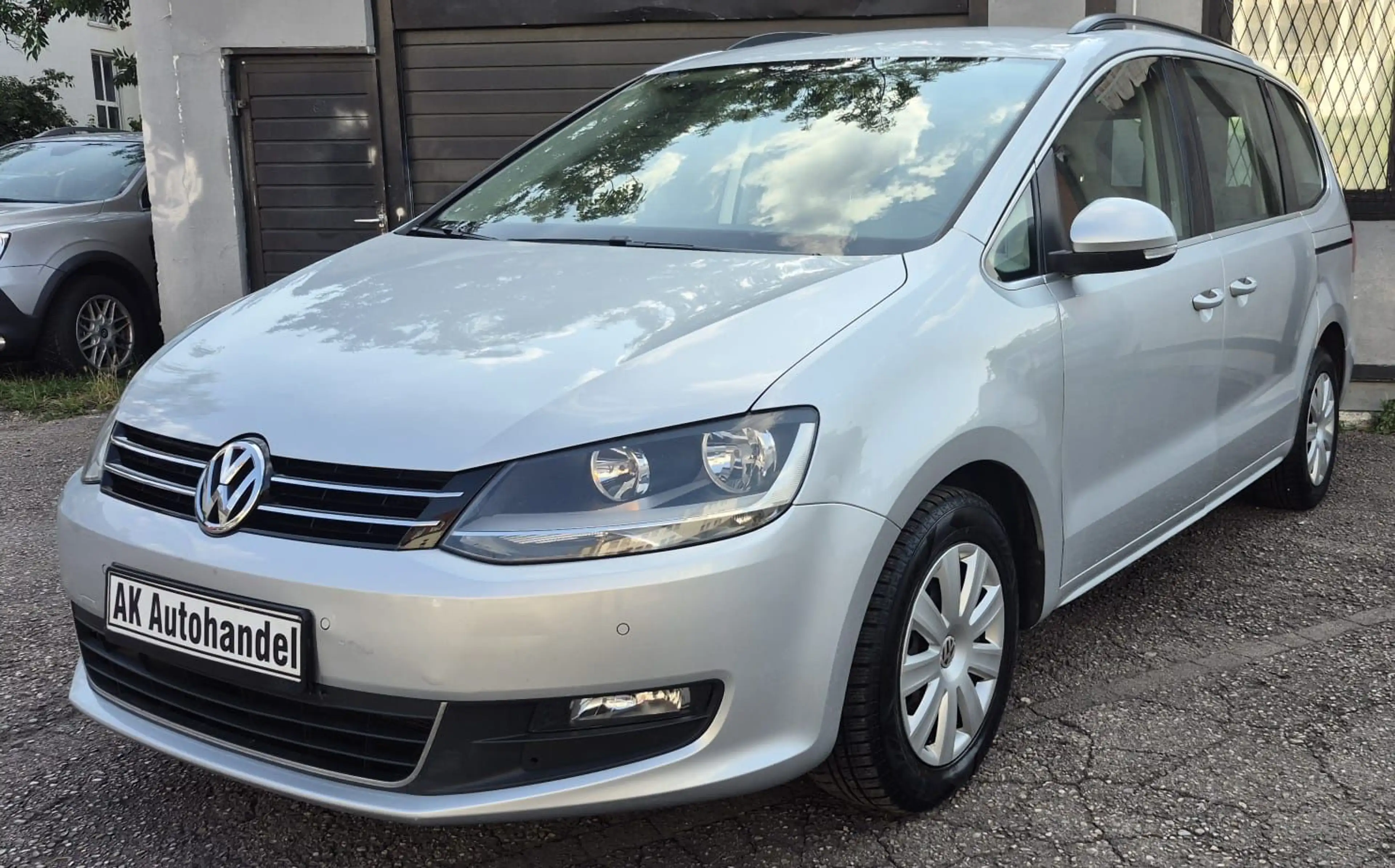 Volkswagen Sharan Comfortline BMT Aut 7 Sitz Temp Navi PDC