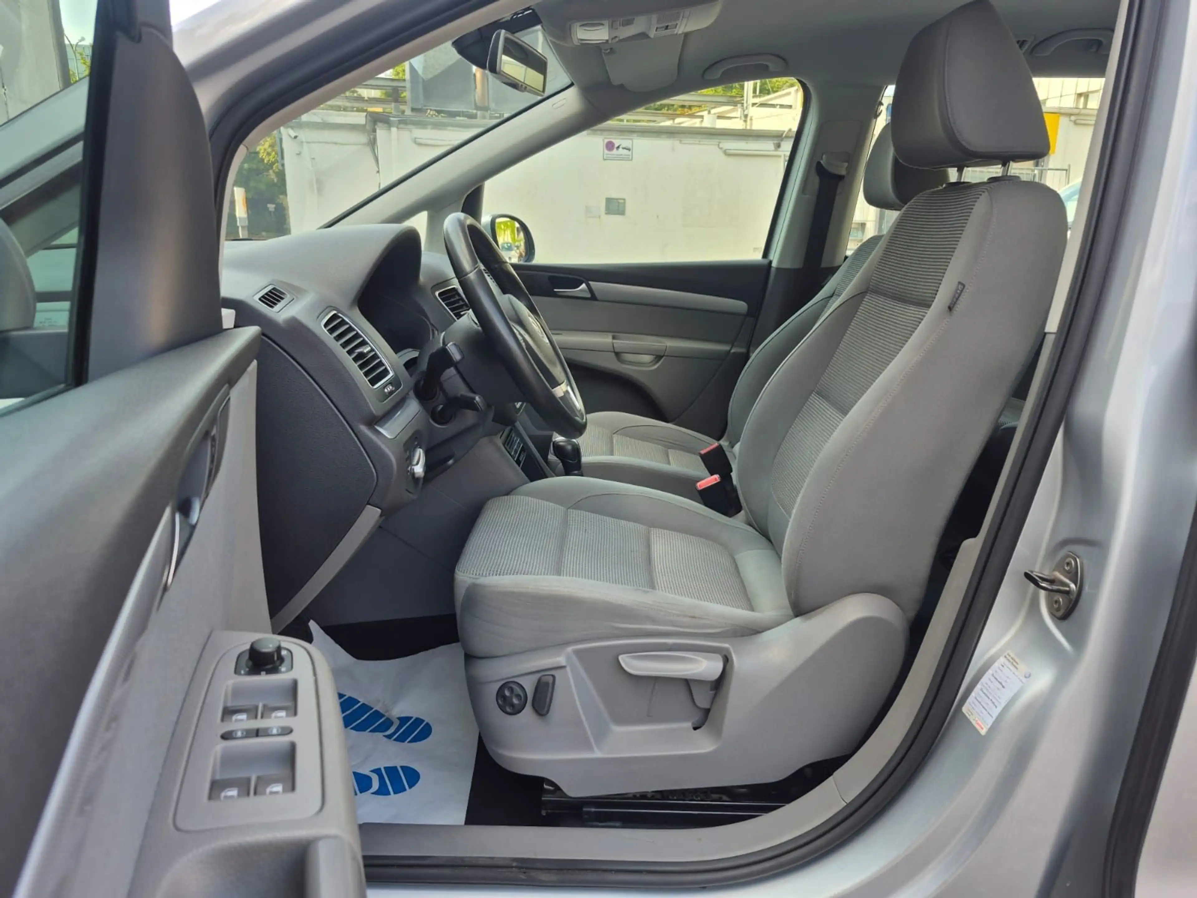 Volkswagen Sharan Comfortline BMT Aut 7 Sitz Temp Navi PDC — photo 10