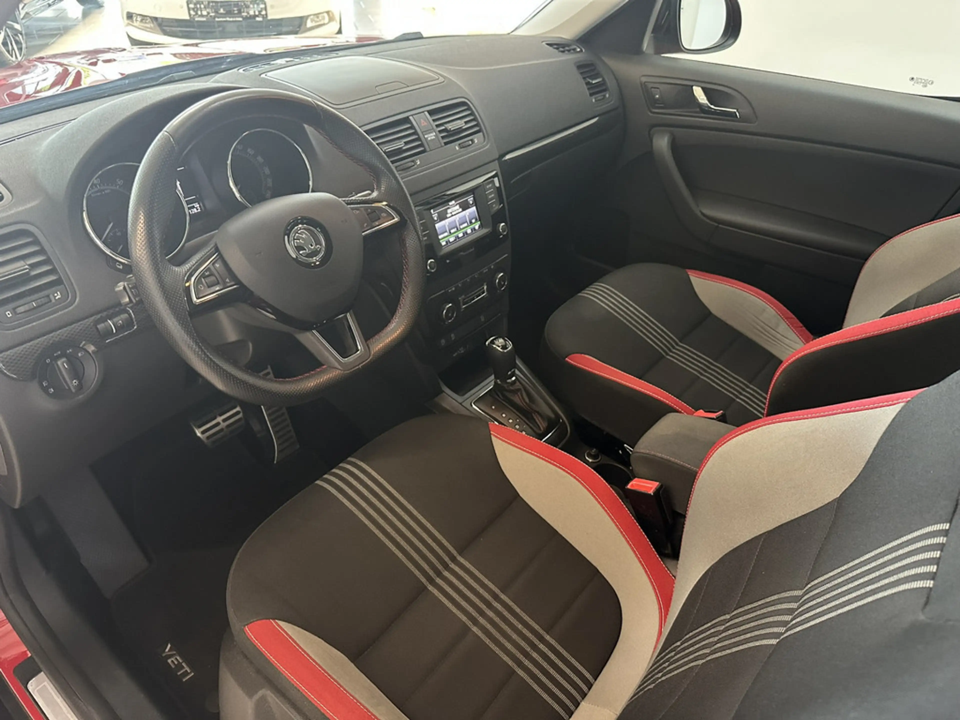 Skoda Yeti 1.4 TSI Monte Carlo DSG PDC SHZ XENON — photo 13