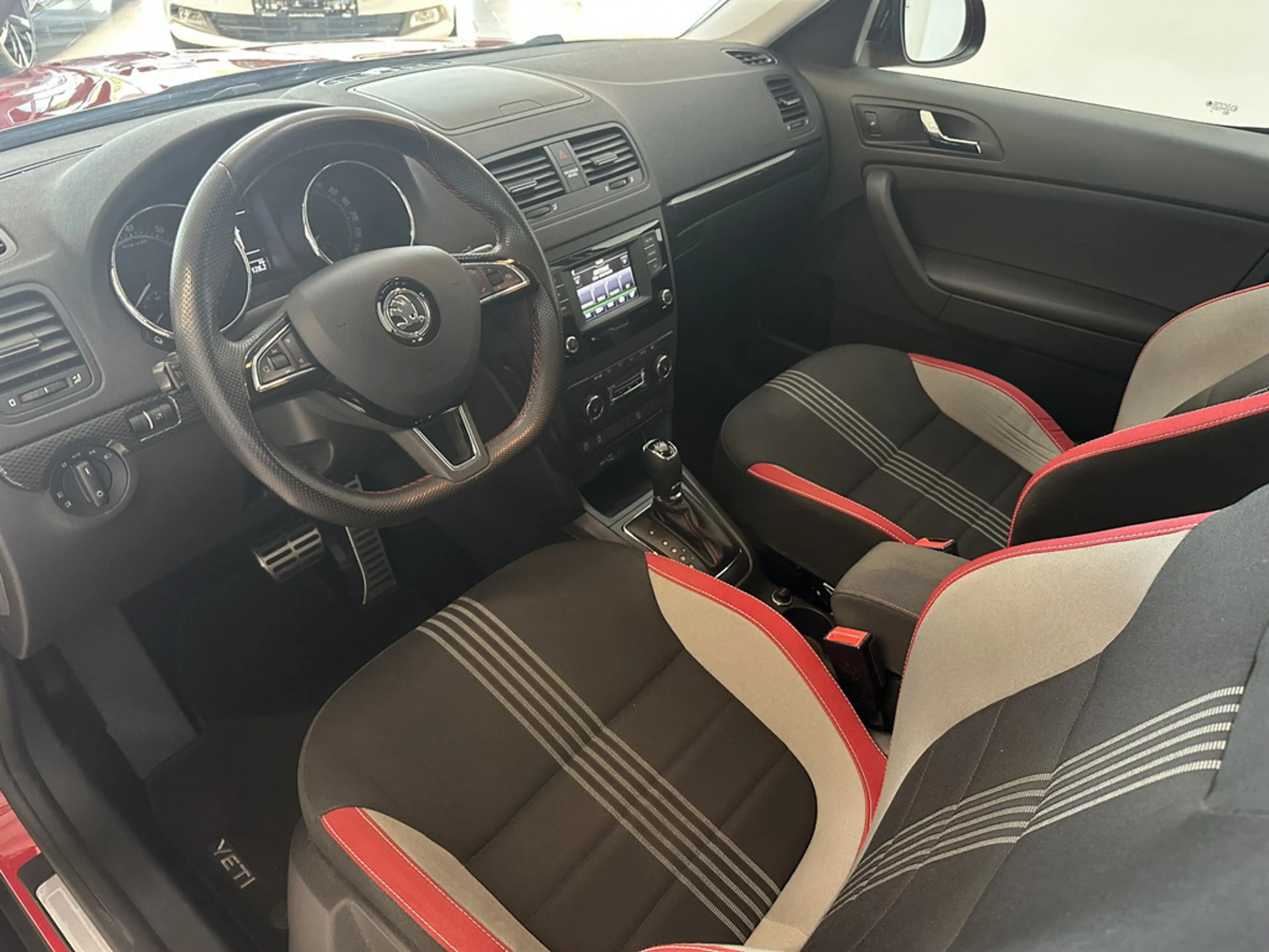 Skoda Yeti 1.4 TSI Monte Carlo DSG PDC SHZ XENON — photo 12