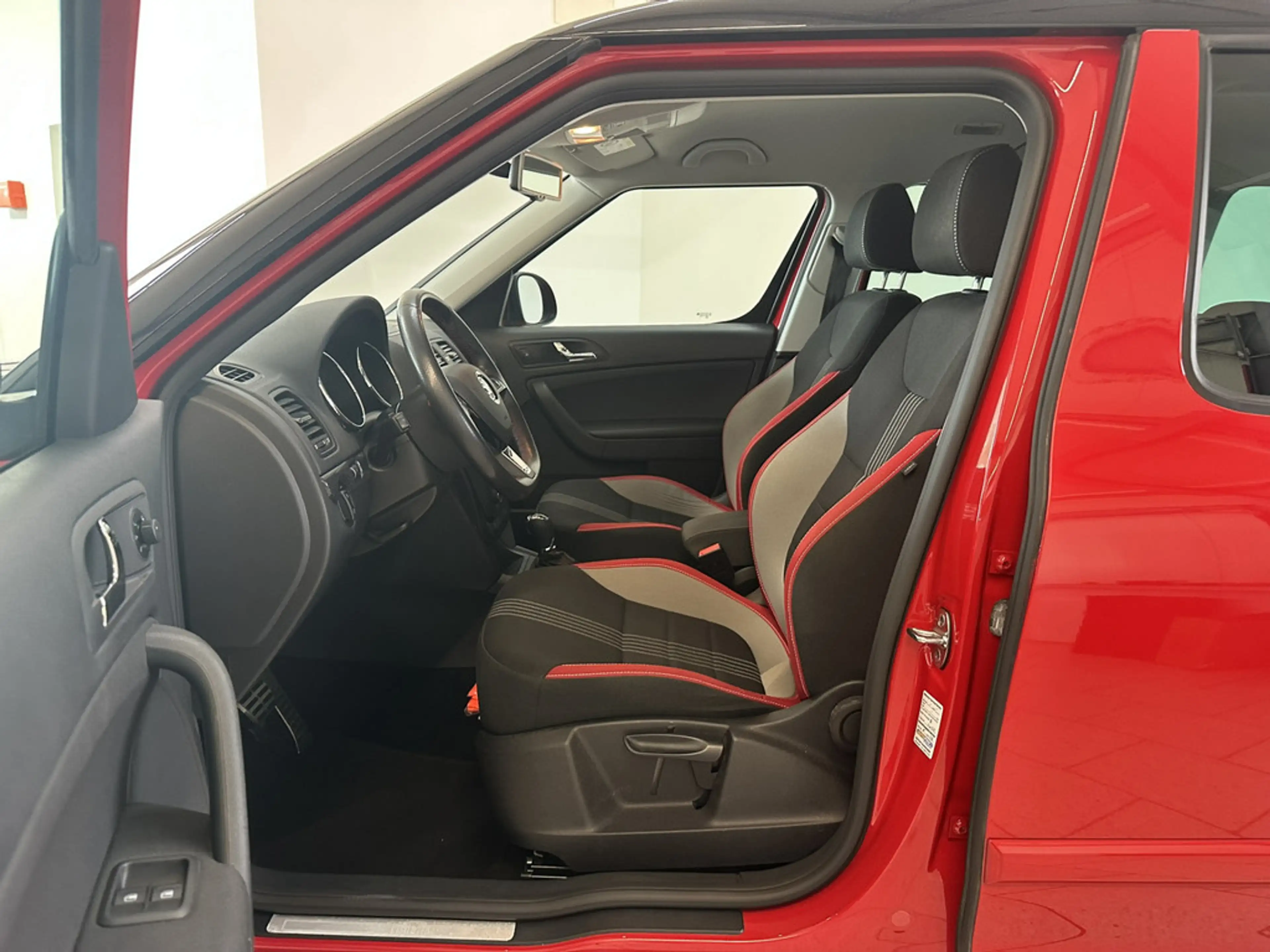 Skoda Yeti 1.4 TSI Monte Carlo DSG PDC SHZ XENON — photo 11