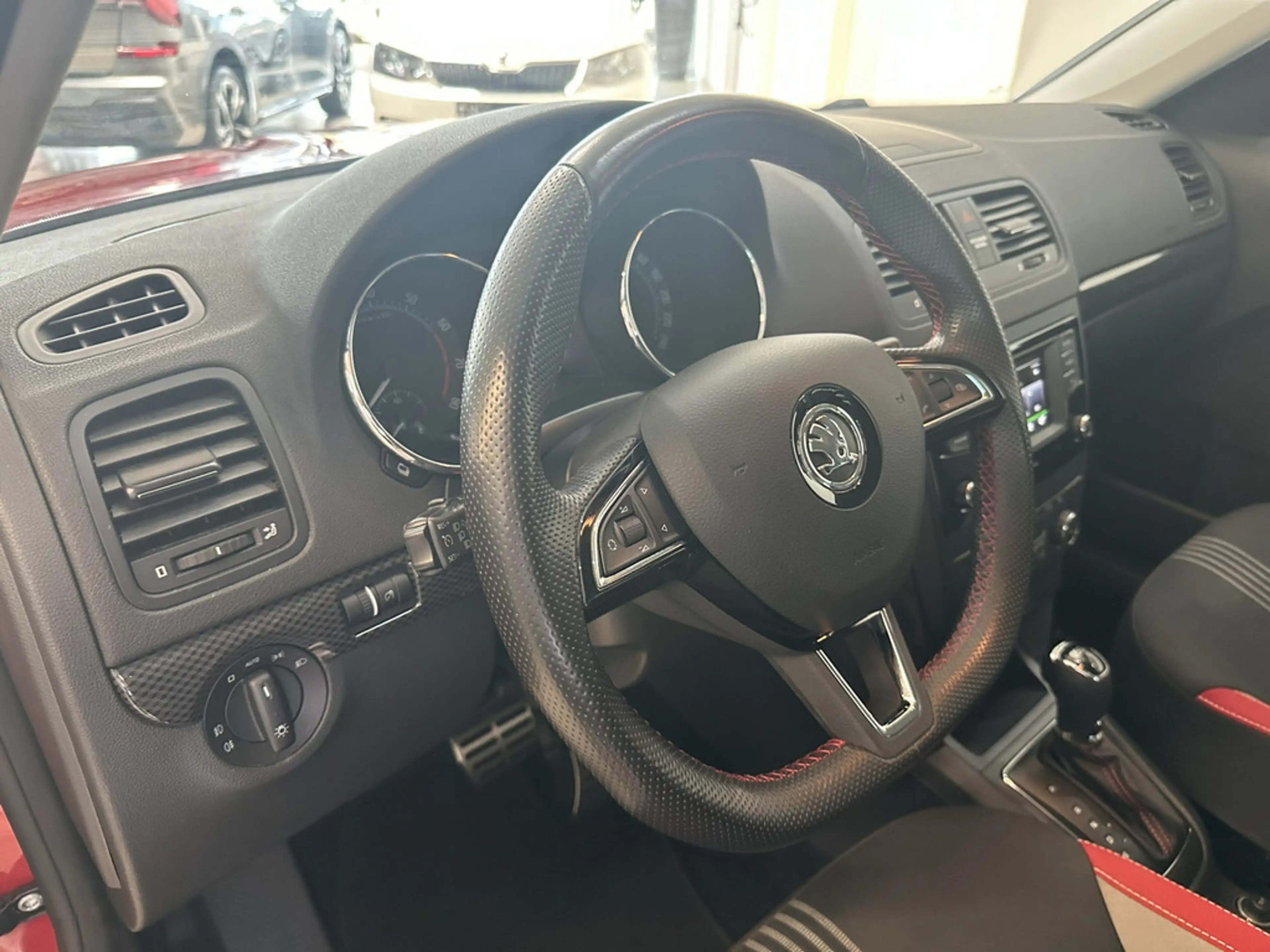 Skoda Yeti 1.4 TSI Monte Carlo DSG PDC SHZ XENON — photo 14