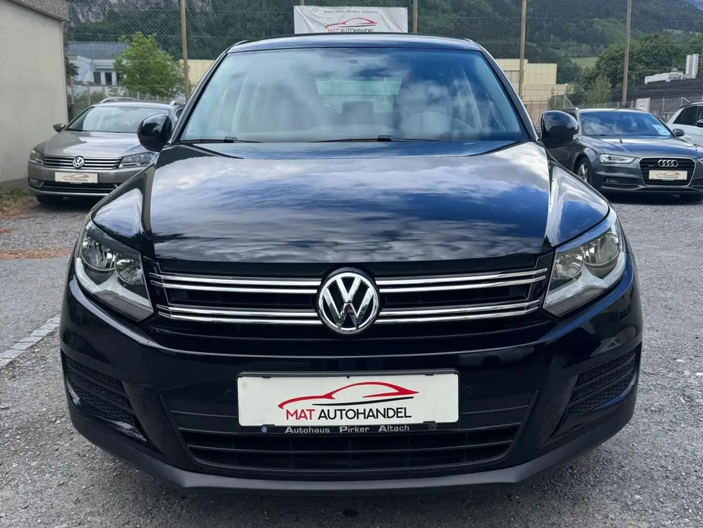 Volkswagen Tiguan Tiguan 2,0 TDI /1. Besitz/AHK/Servicegepflegt/ Schwarz - 2