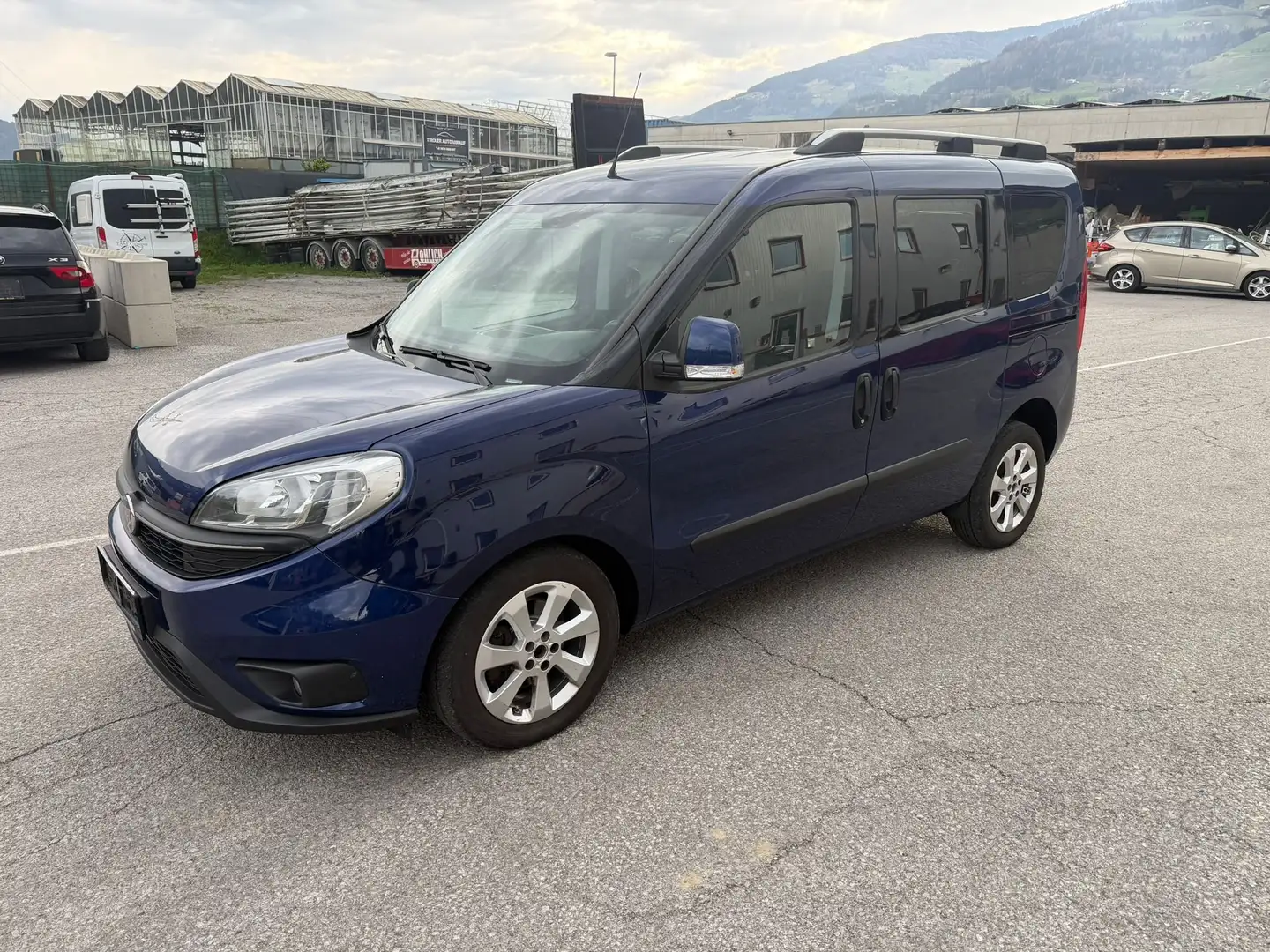 Fiat Doblo Lounge Blau - 2