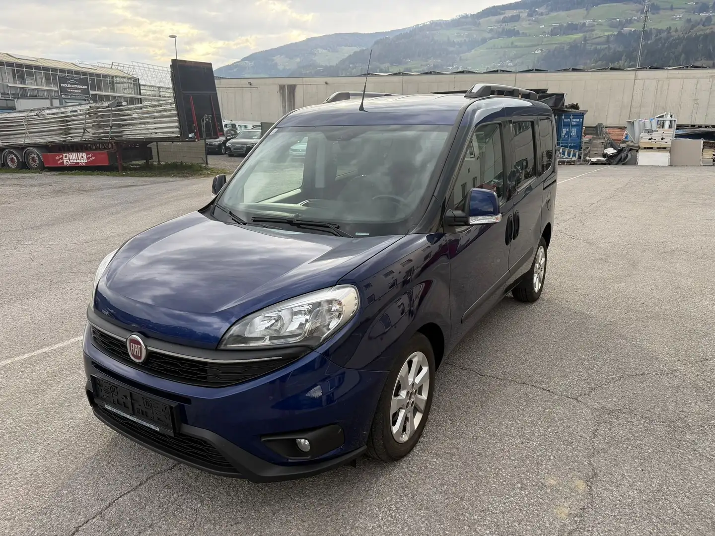 Fiat Doblo Lounge Blau - 1