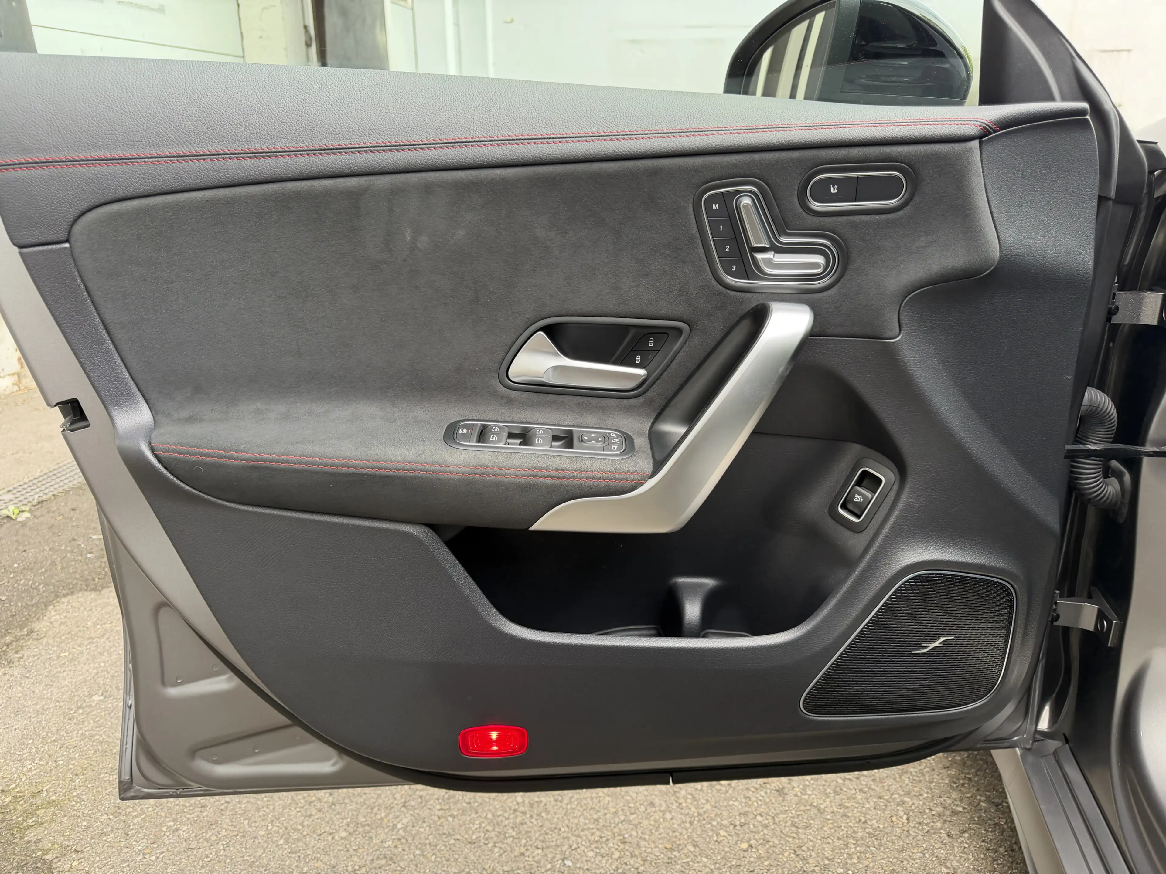 Mercedes-Benz CLA 220 D AMG Night LED ACC MBUX Rü-Kamera Pano — photo 11