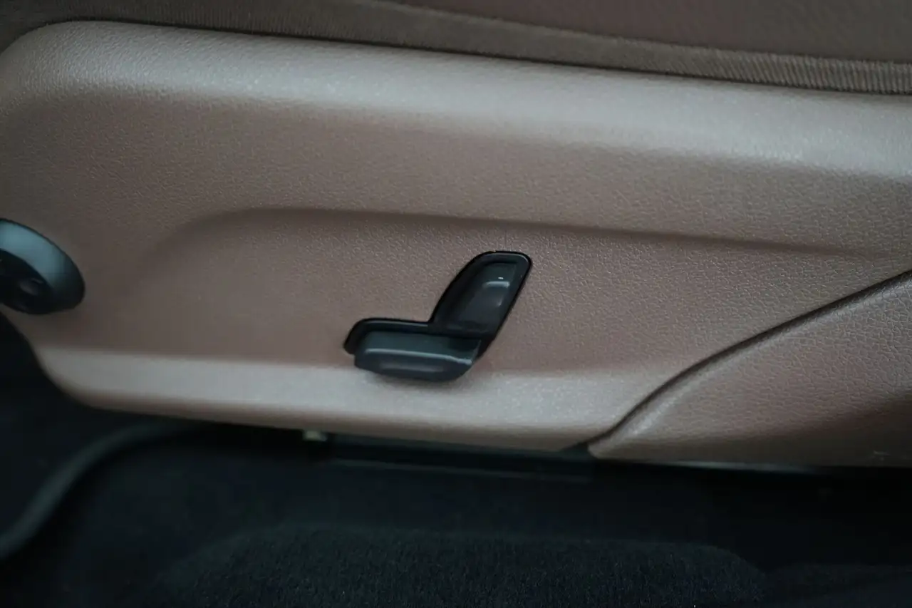 Mercedes-Benz E-Class 200dA Business Solution Luxury LEDER/CUIR Adapt. L, миниатюра 21