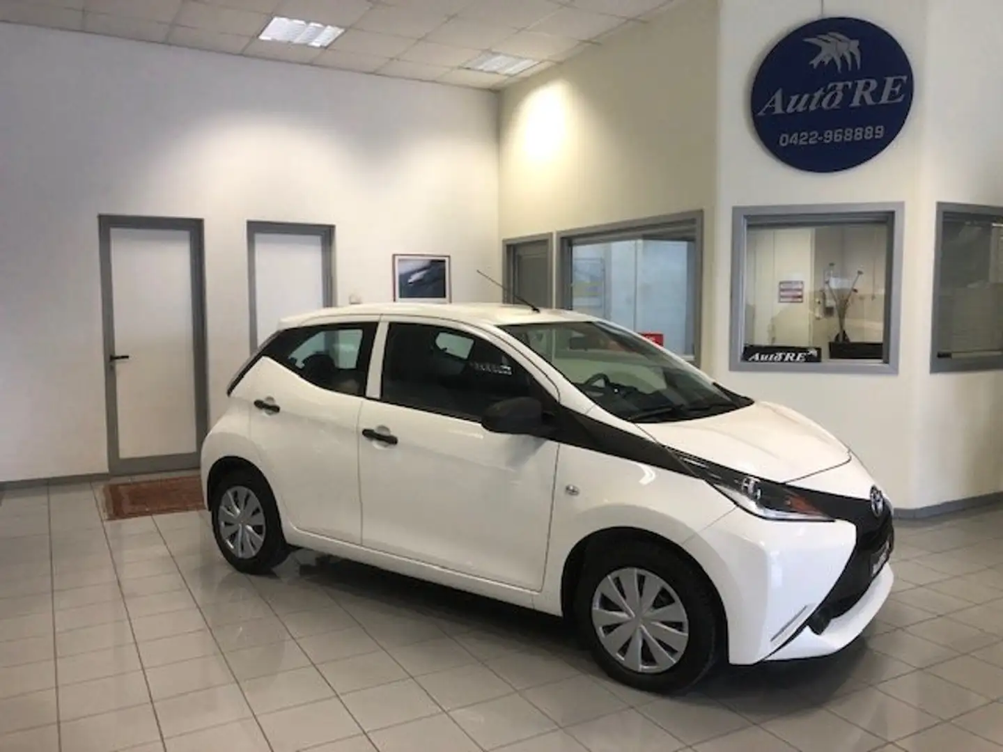 Toyota Aygo 5p 1.0 x-cool 72cv Bianco - 1