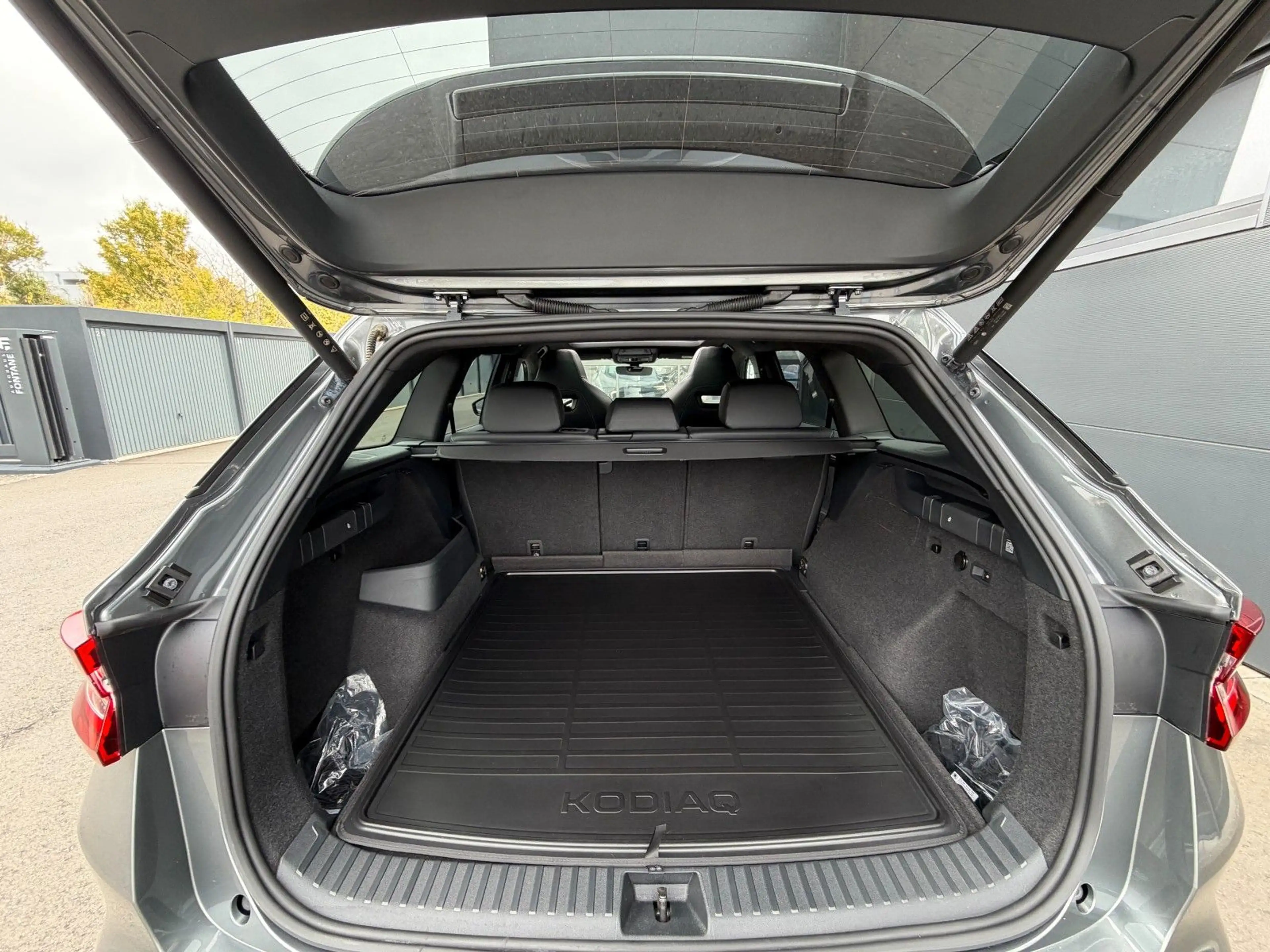 Skoda Kodiaq 2.0TDI 4x4 Sportline Pano Canton AHK HUD — photo 14