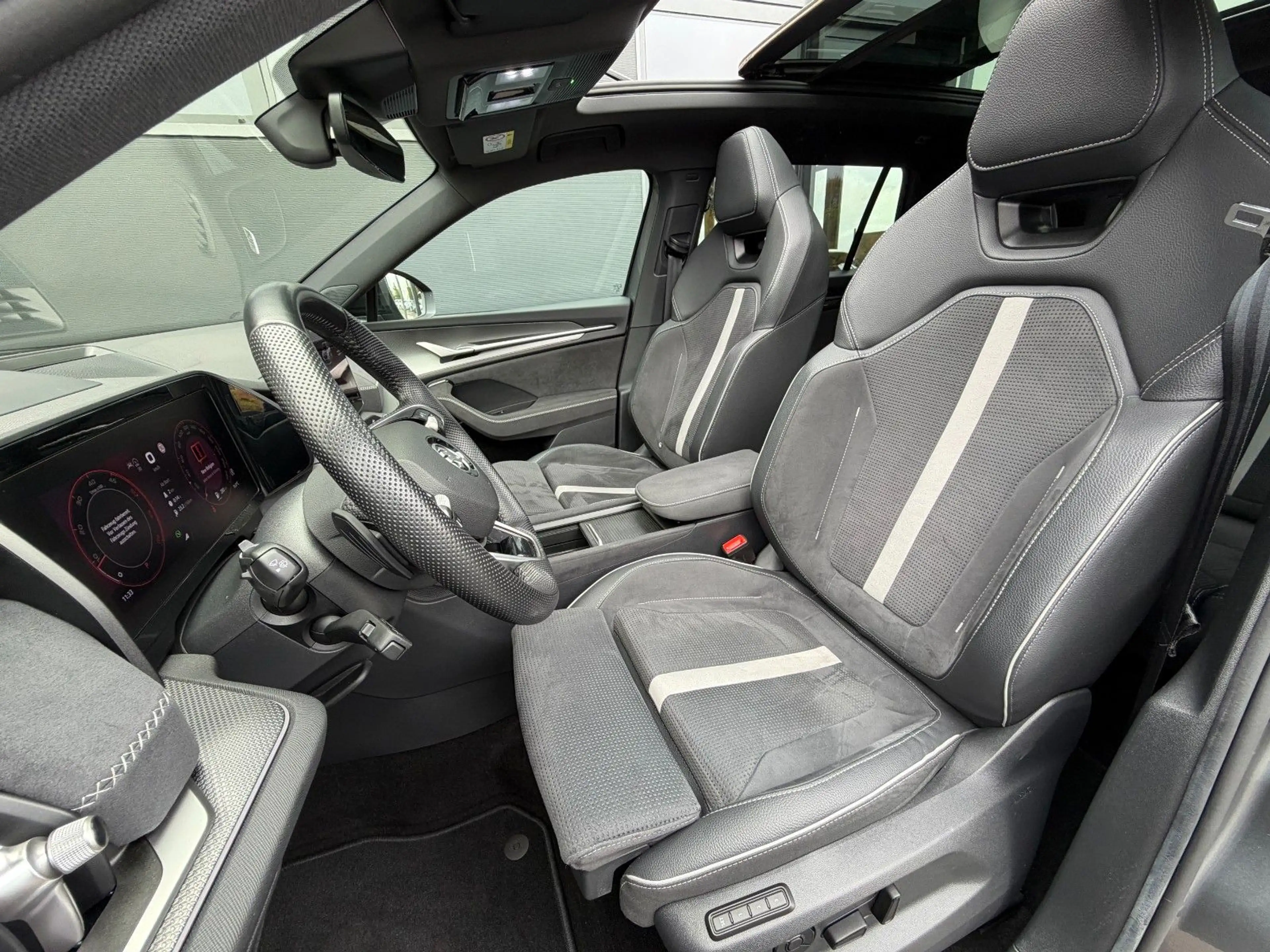 Skoda Kodiaq 2.0TDI 4x4 Sportline Pano Canton AHK HUD — photo 10