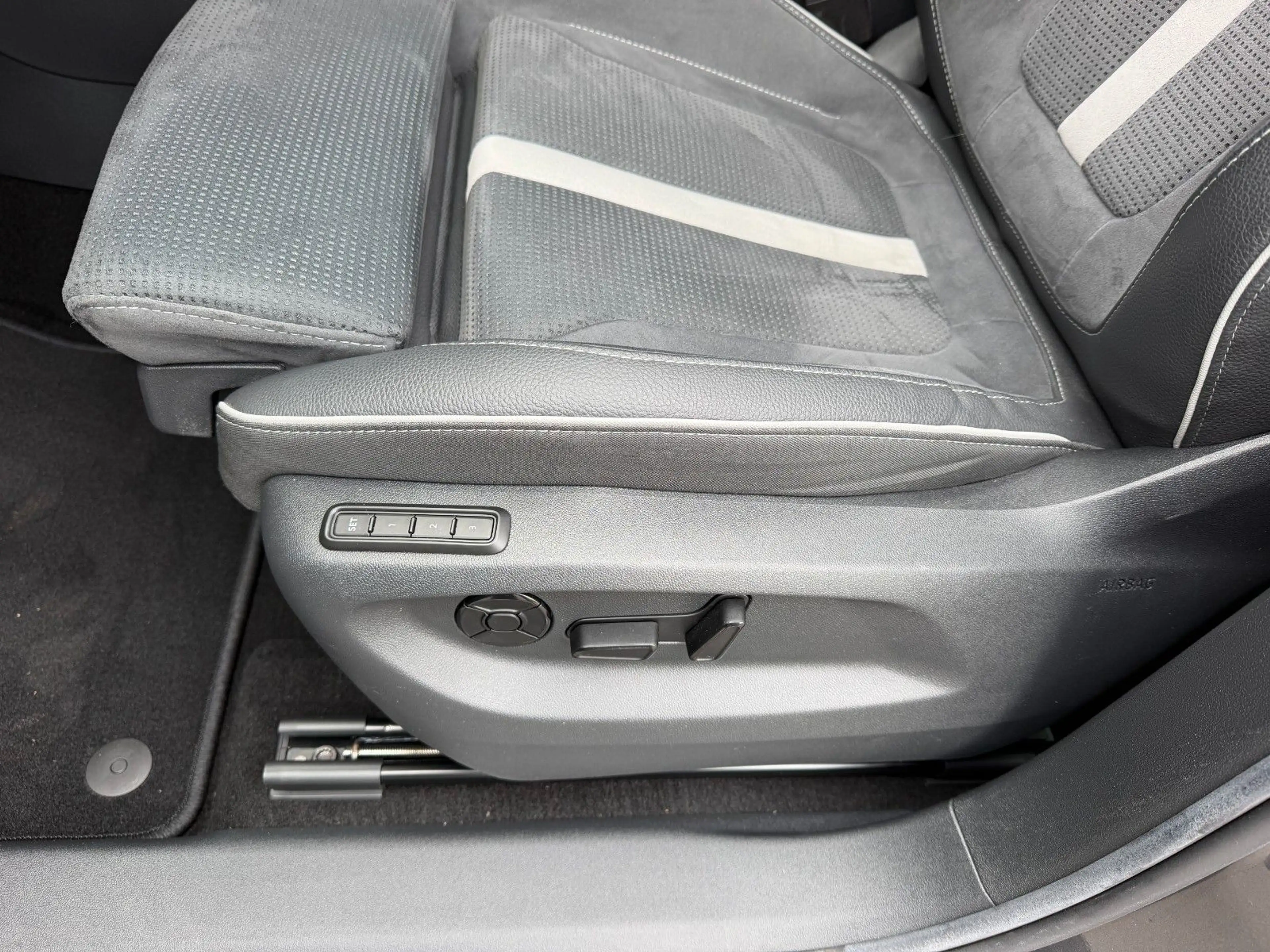 Skoda Kodiaq 2.0TDI 4x4 Sportline Pano Canton AHK HUD — photo 12