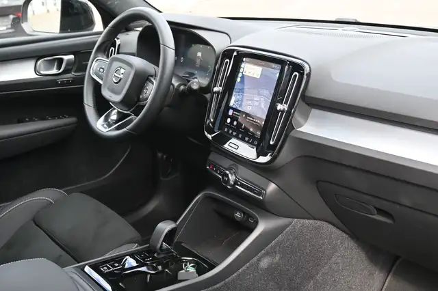 Volvo XC40 view 13