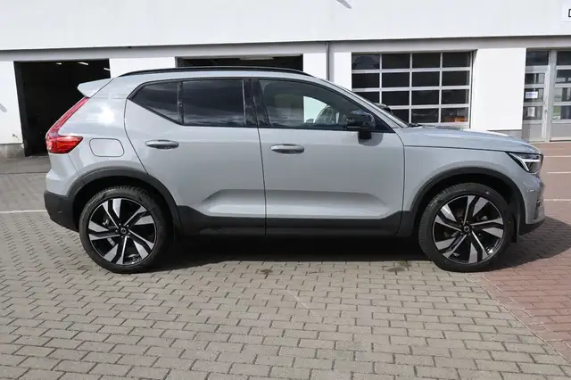 Volvo XC40 view 6