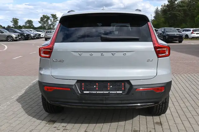 Volvo XC40 view 4