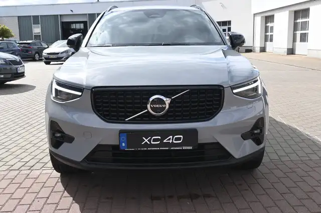 Volvo XC40 view 8