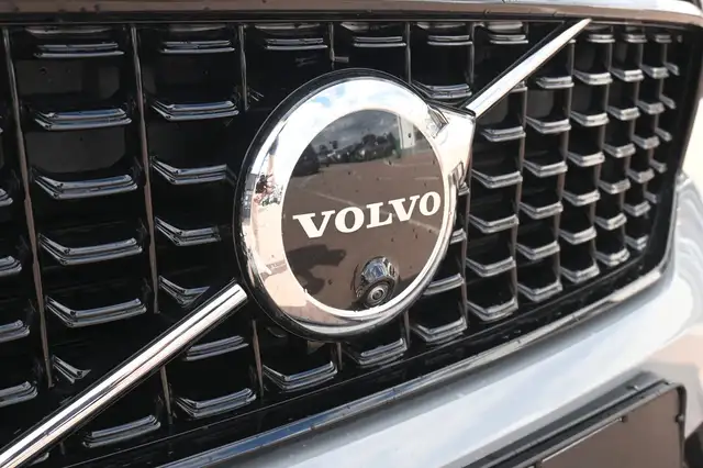 Volvo XC40 view 9