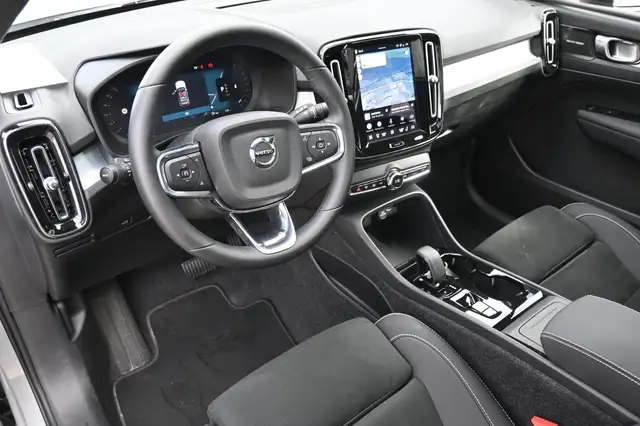 Volvo XC40 view 12
