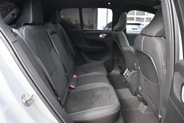 Volvo XC40 view 15