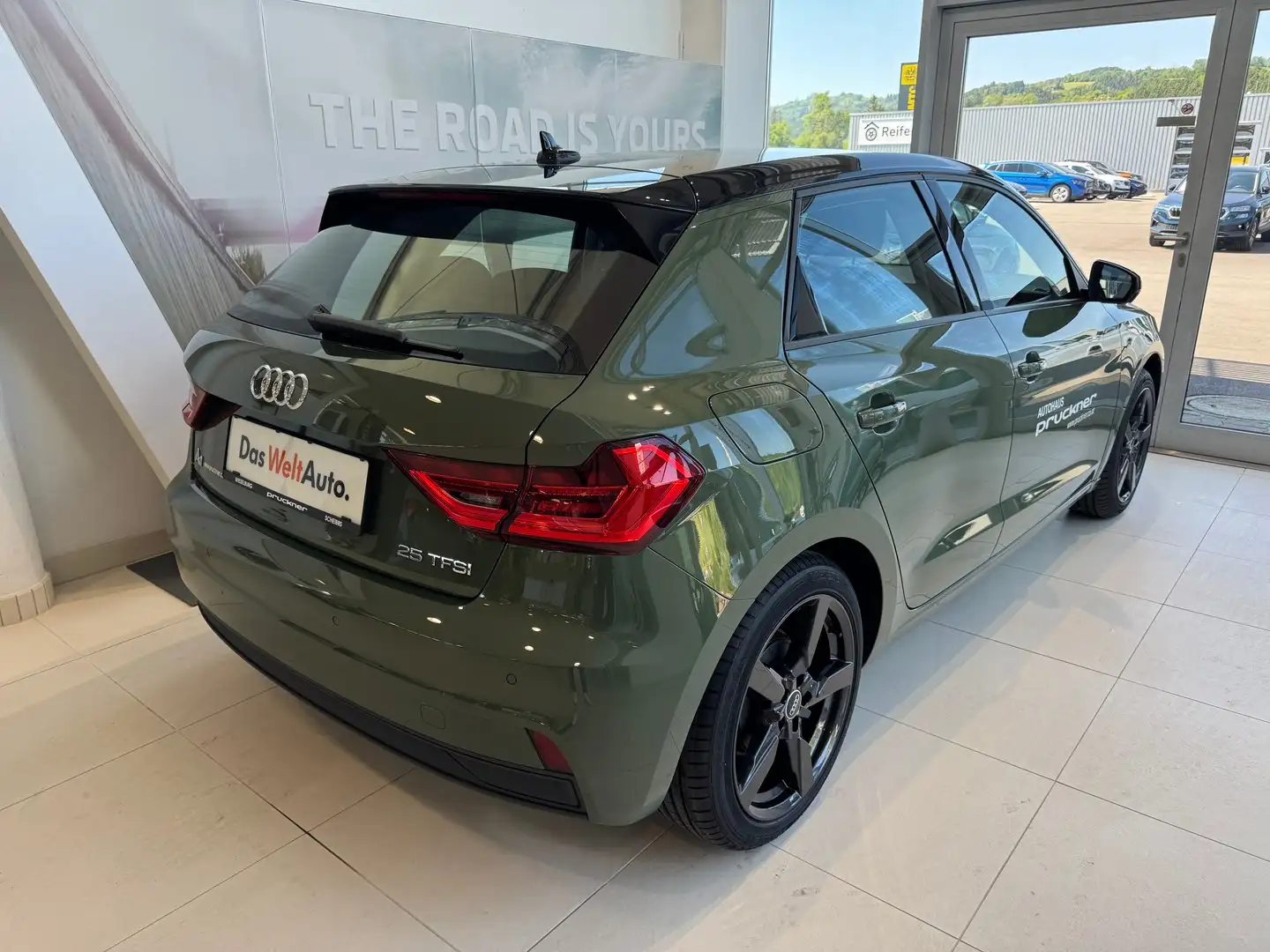 Audi A1 25 TFSI intense Grün - 2