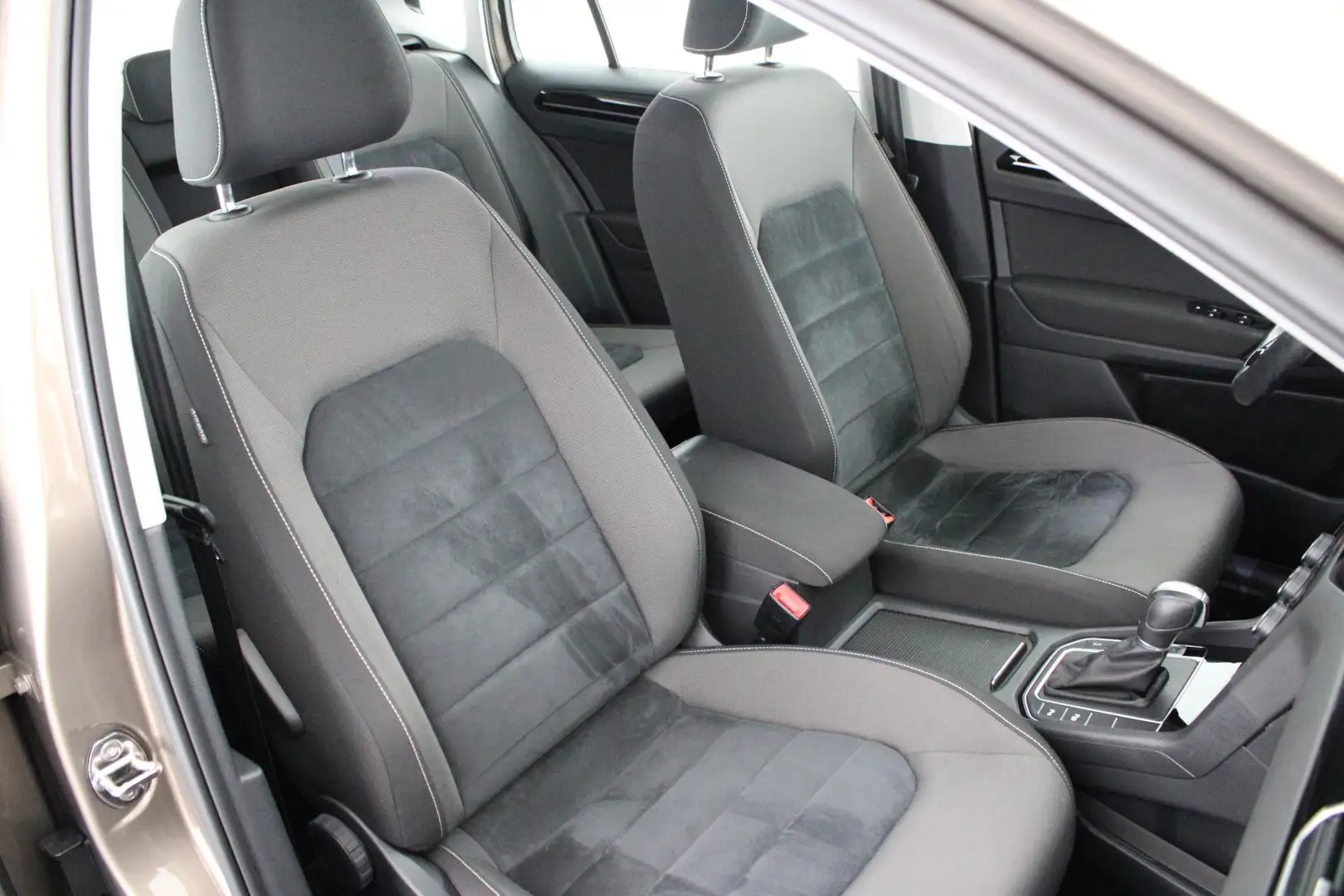 Volkswagen Golf Sportsvan 1.4 TSI 125pk DSG Highline Trekhaak Navigatie Бежевий - 2