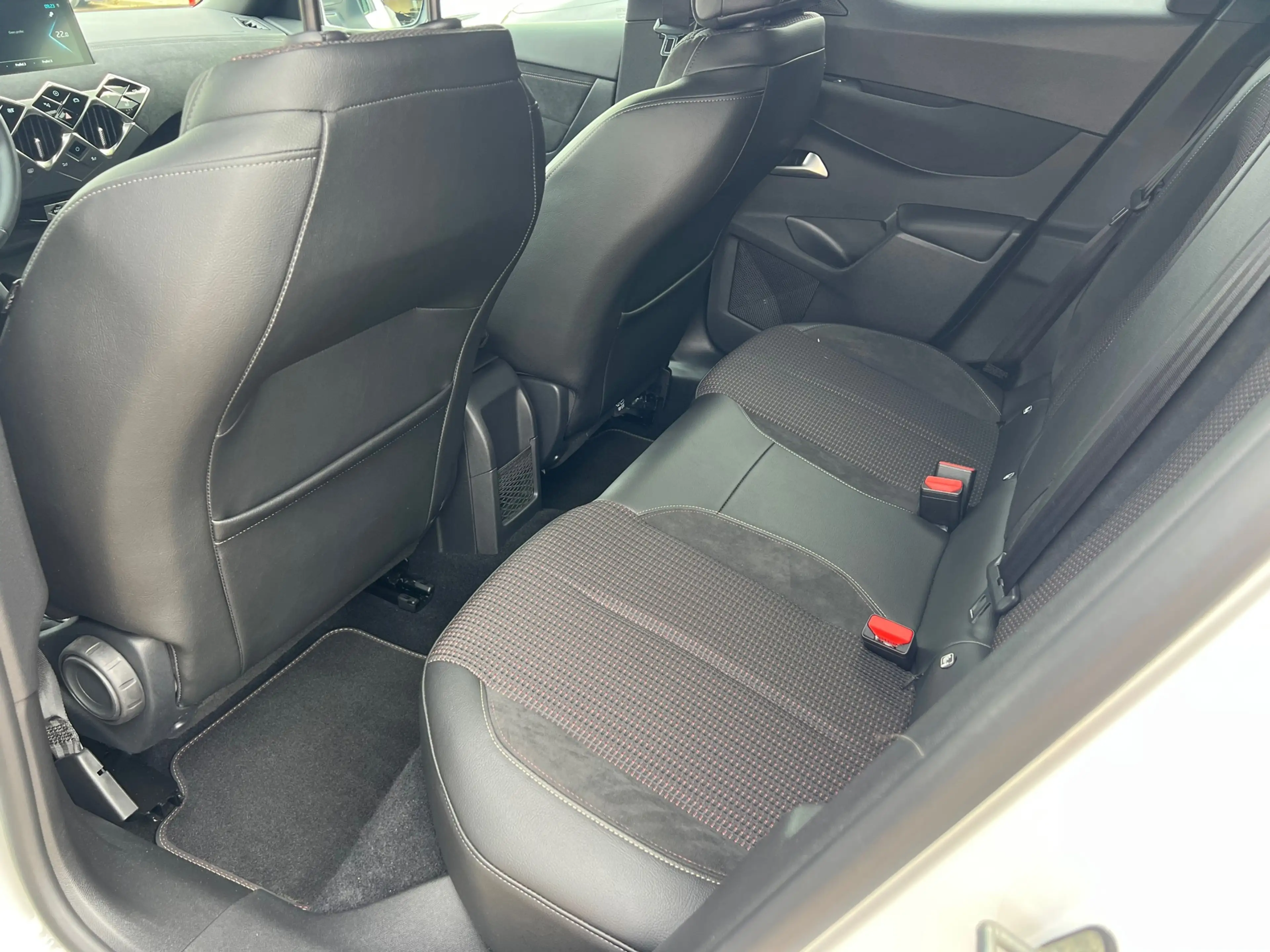 DS Automobiles DS 3 Crossback E-Tense Performance Line+ 50 kWh Navi-Camera-Alcan — photo 11