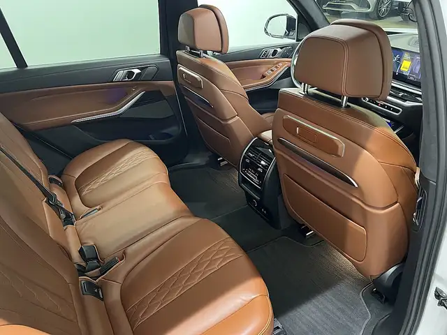BMW X7 view 14