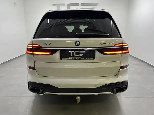 BMW X7 view 7