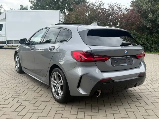 BMW 1 Series view 5