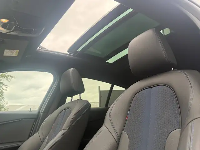 BMW 1 Series view 16