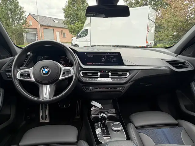 BMW 1 Series view 13