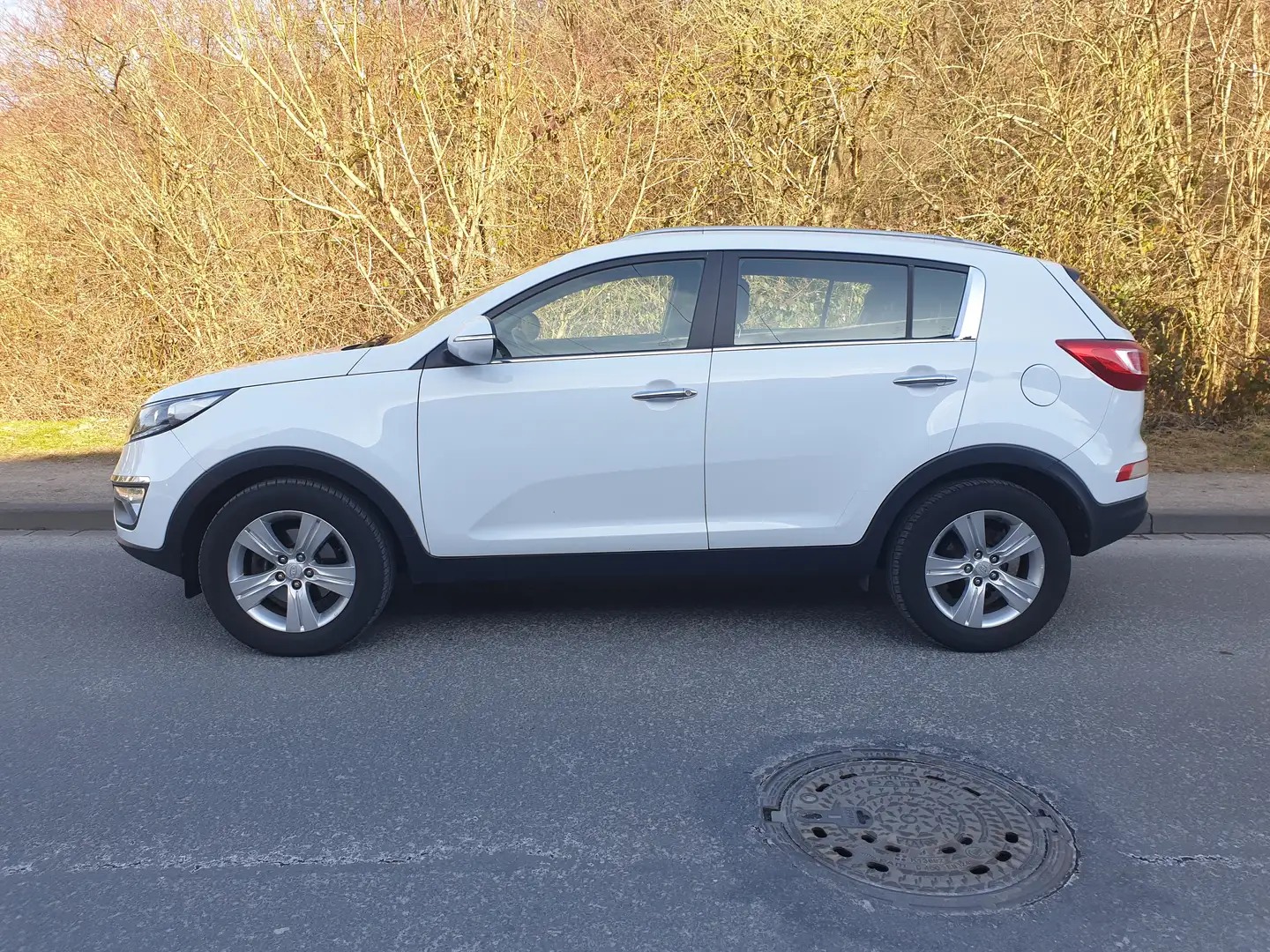 Kia Sportage 1.6 GDI 2WD, TOP-ZUSTAND !, 1-HAND, PANORAMADACH. Weiß - 2