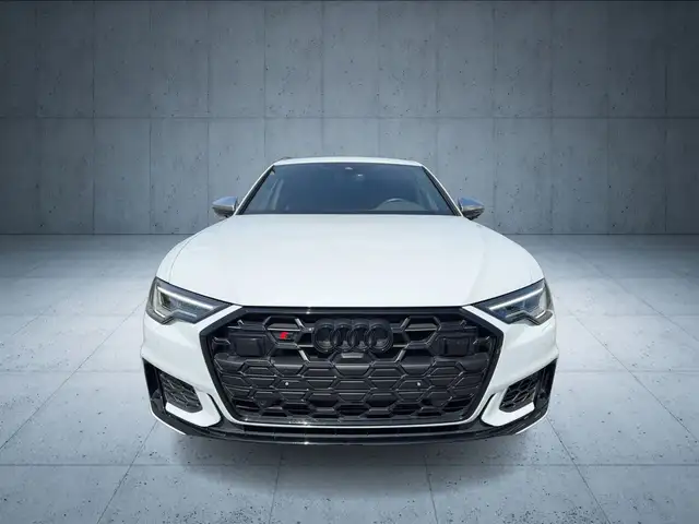 Audi S6 view 8