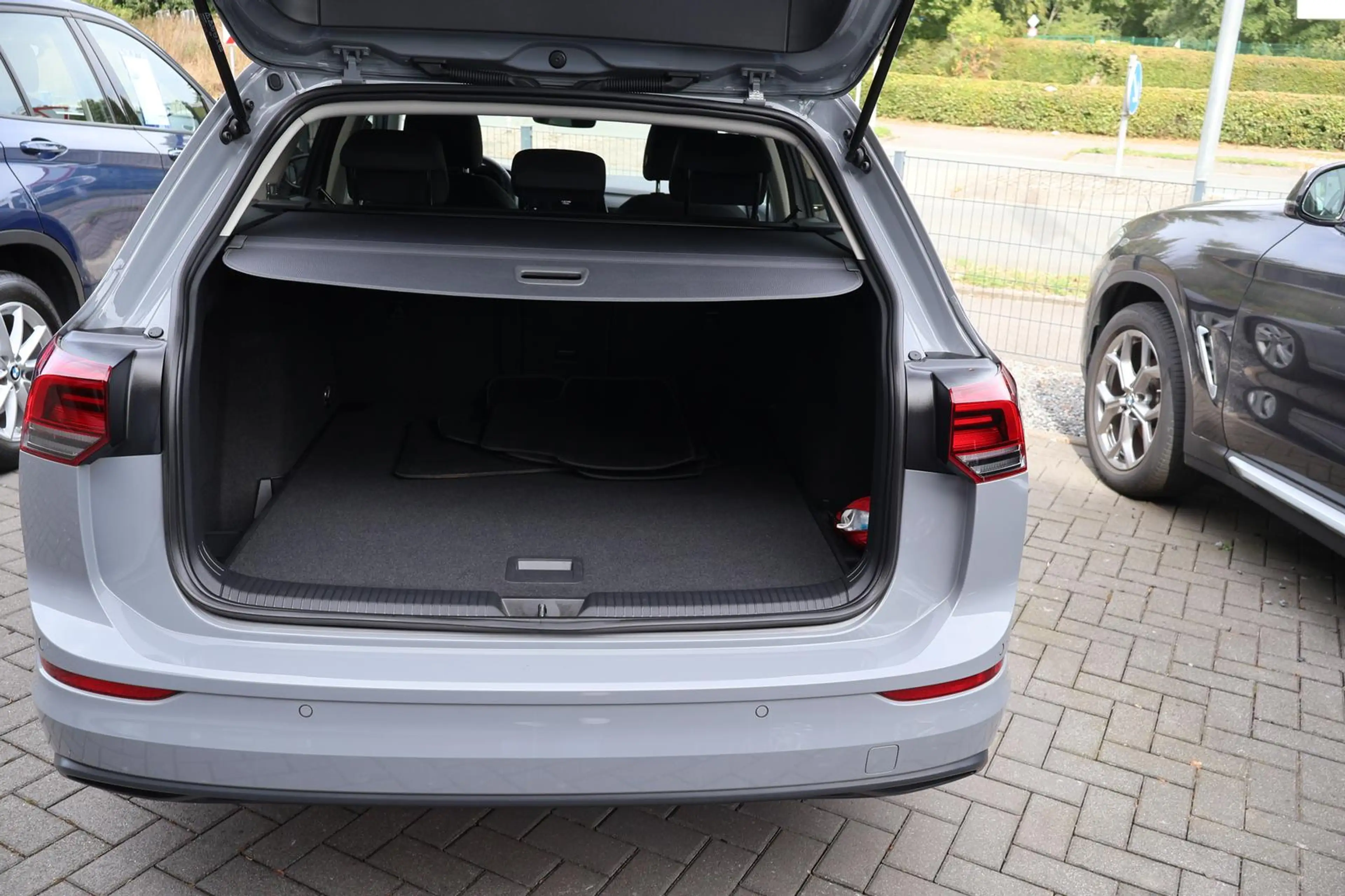 Volkswagen Golf Variant  Life 1.5 RFK Navi ACC Standheizung — photo 5