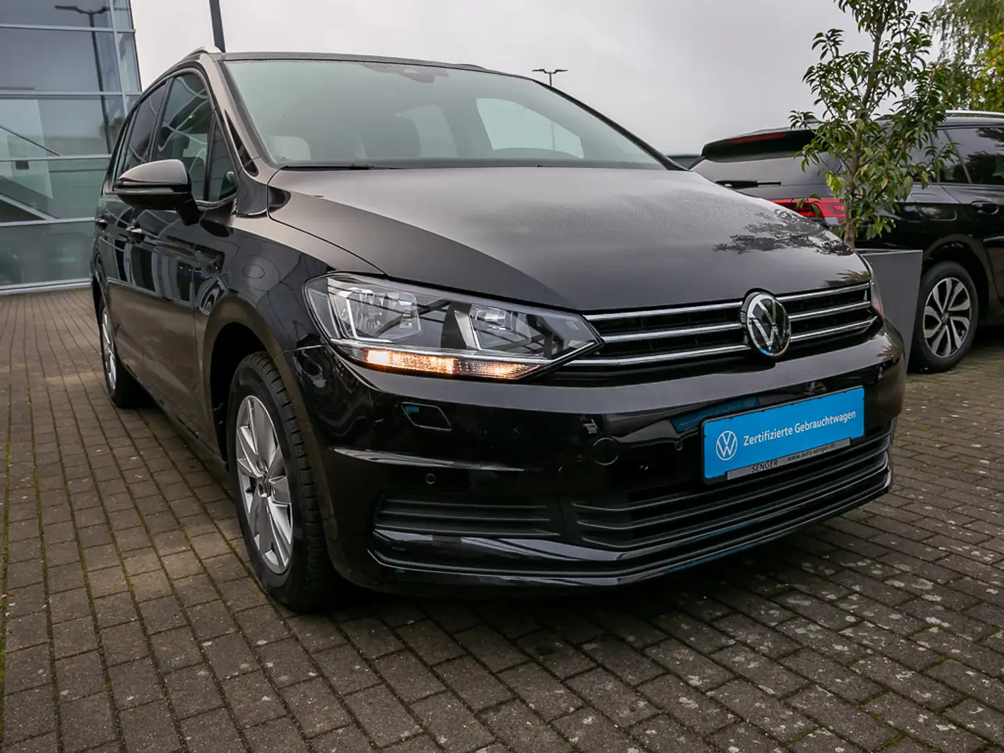 Volkswagen Touran 1.5 TSI Comfortline DSG Nav AHK PDC Schwarz - 2
