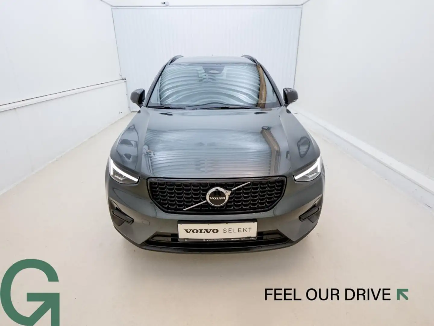 Volvo XC40 Plus, B3 Mild Hybrid, Benzin, Dark Blauw - 2