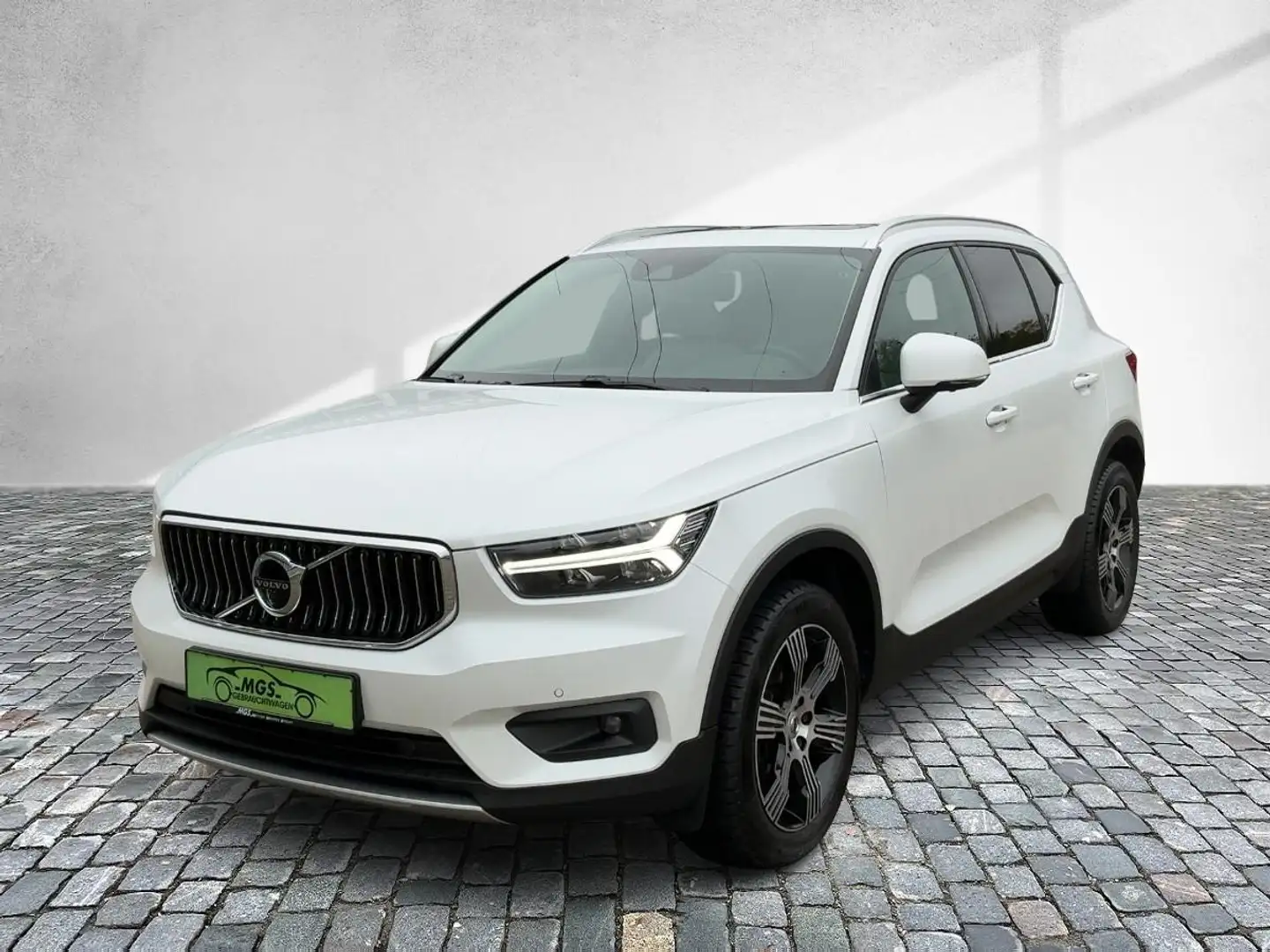 Volvo XC40 Inscription 2WD 2.0 Turbo FIS #DAB Blanc - 2