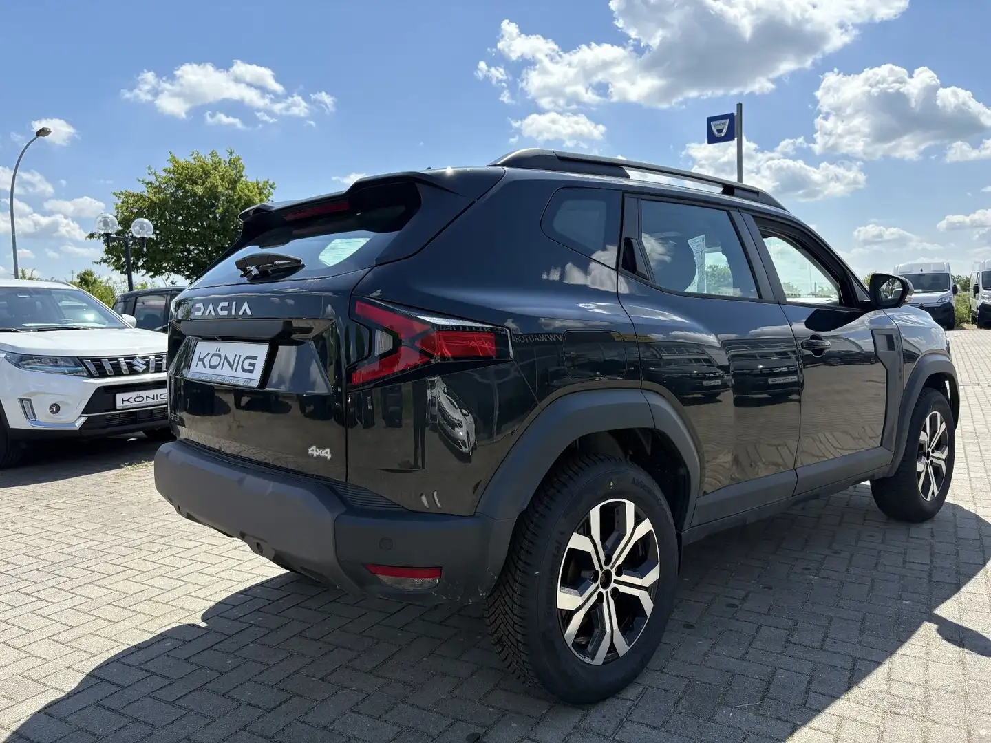 Dacia Duster Expression TCe 130 4x4 Schwarz - 2