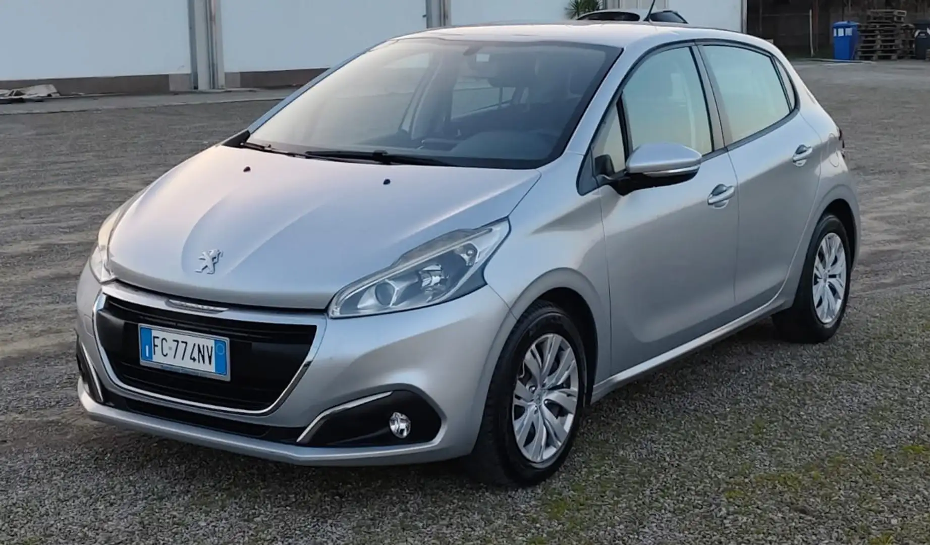 Peugeot 208 208 5p 1.6 bluehdi Active 75cv Grijs - 2