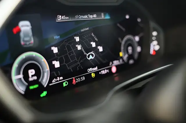 Audi Q3 view 9