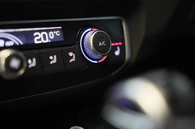 Audi Q3 view 19