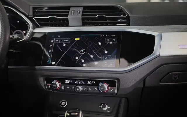 Audi Q3 view 25