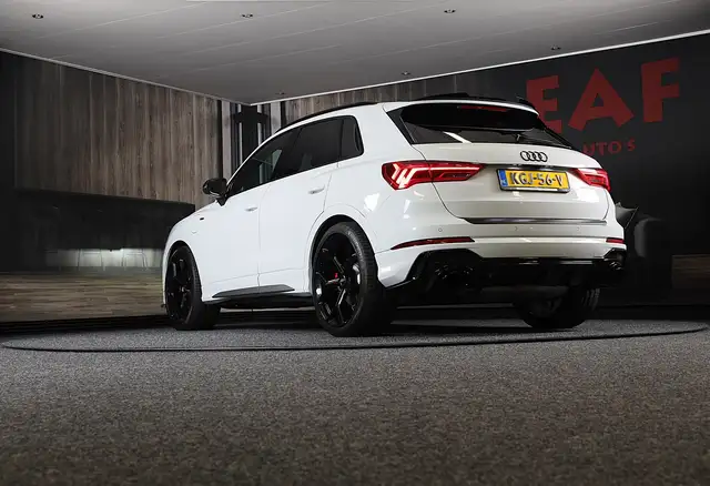 Audi Q3 view 3