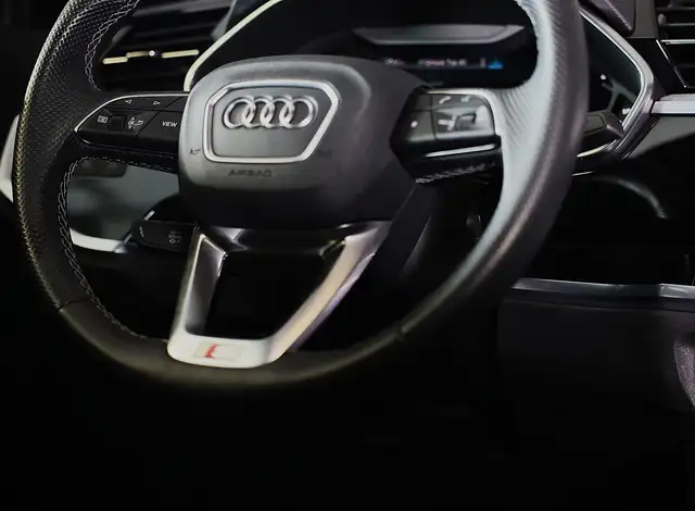 Audi Q3 view 29