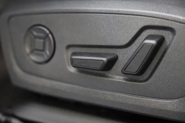 Audi Q3 view 10