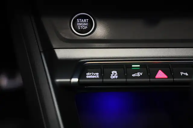Audi Q3 view 28