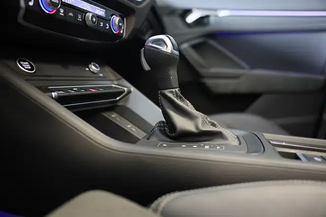 Audi Q3 view 13