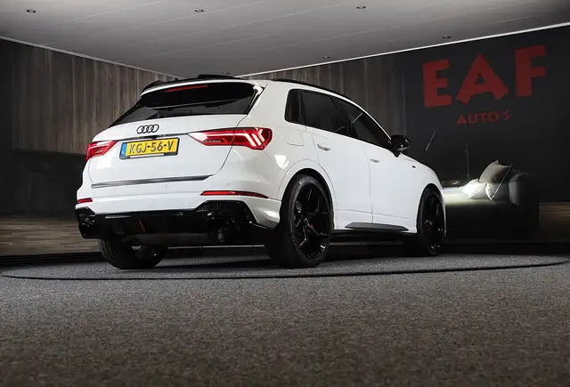 Audi Q3 view 5