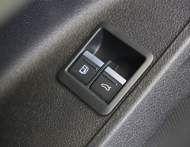 Audi Q3 view 16